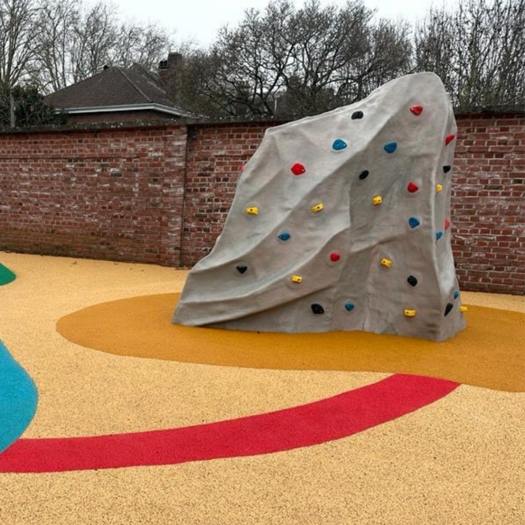 rocher d'escalade aire de jeux extérieur